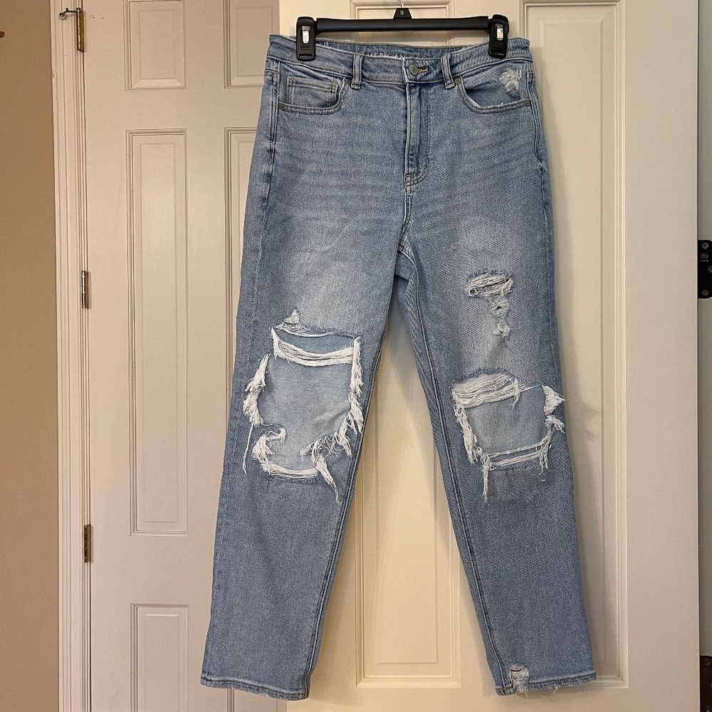 Mom jean with factory distress size 6 R